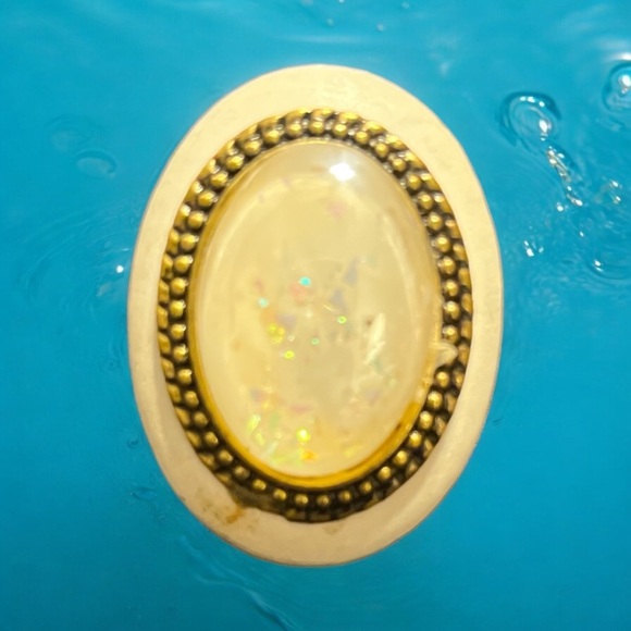 🔥RING!Costume Oval White Antique Gold Ring - Picture 1 of 3